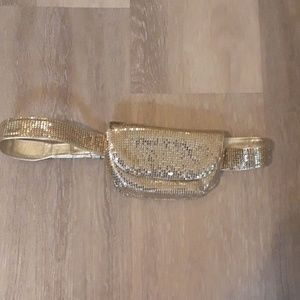 Beautiful sparkly link gold chain fanny pack
